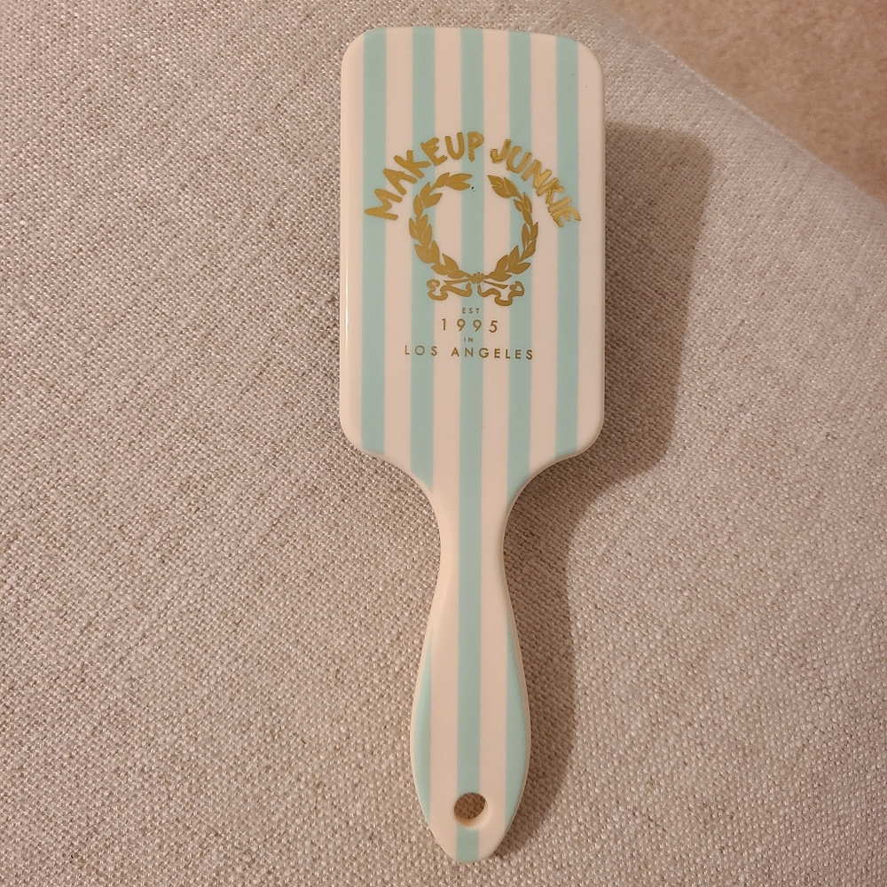 Makeup Junkie Paddle Brush